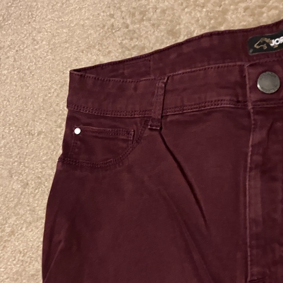 Newly added💕 Jordache Women's Skinny Pants in Deep Burgundy - Picture 4 of 9